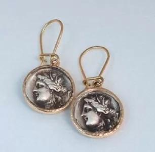 Women black leather handbag